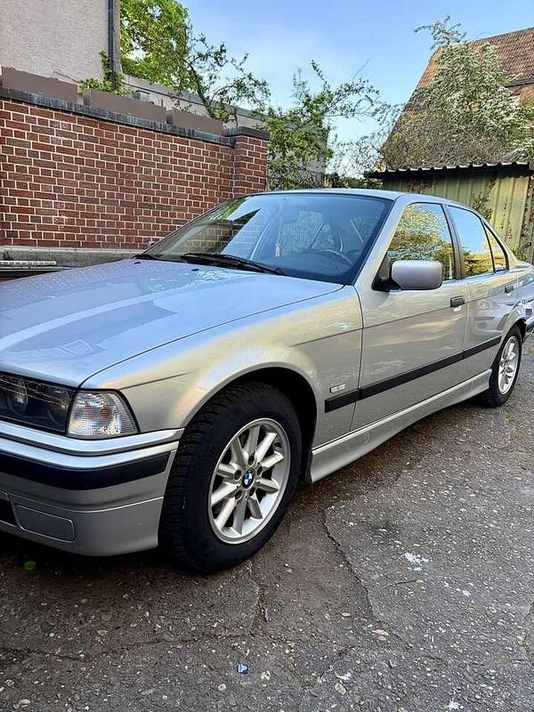 Gebraucht BMW 318 116 PS (85 kW) 1998 Limousine