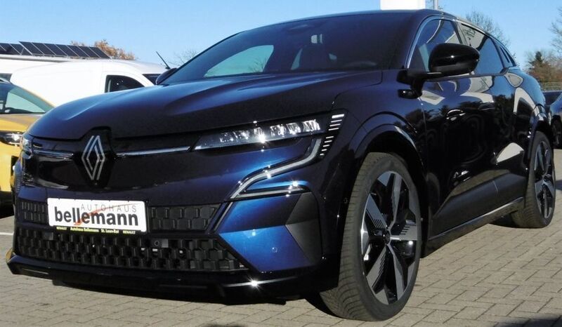 Blau Gebraucht 2022 Renault Mégane Techno Limousine | 28.850 € (Guter Preis) - Bild 1/4