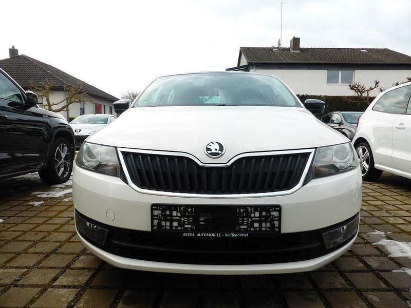 Gebraucht Skoda Rapid Style 86 PS (63 kW) 2015 Weiß Kleinwagen