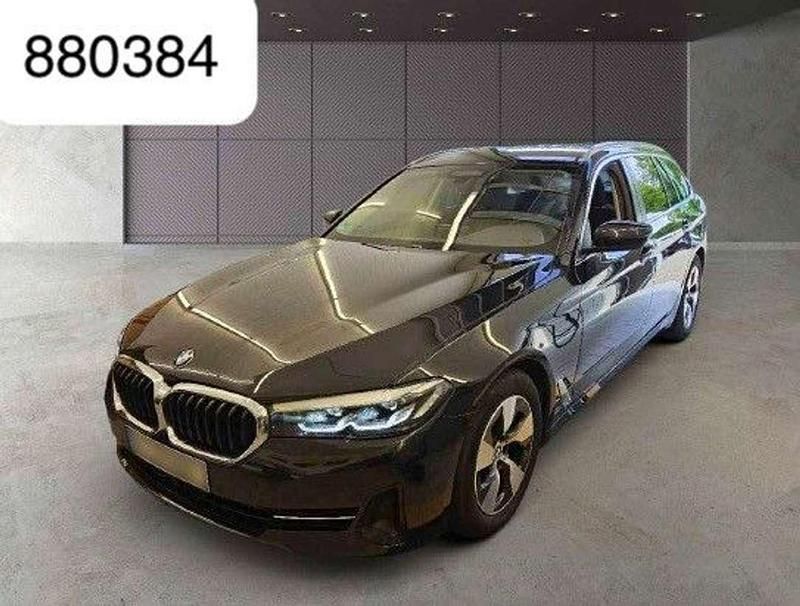 Black sapphire metallic (metallic) Gebraucht 2023 BMW 520 Kombi | 29.450 € (Superpreis) - Bild 1/4