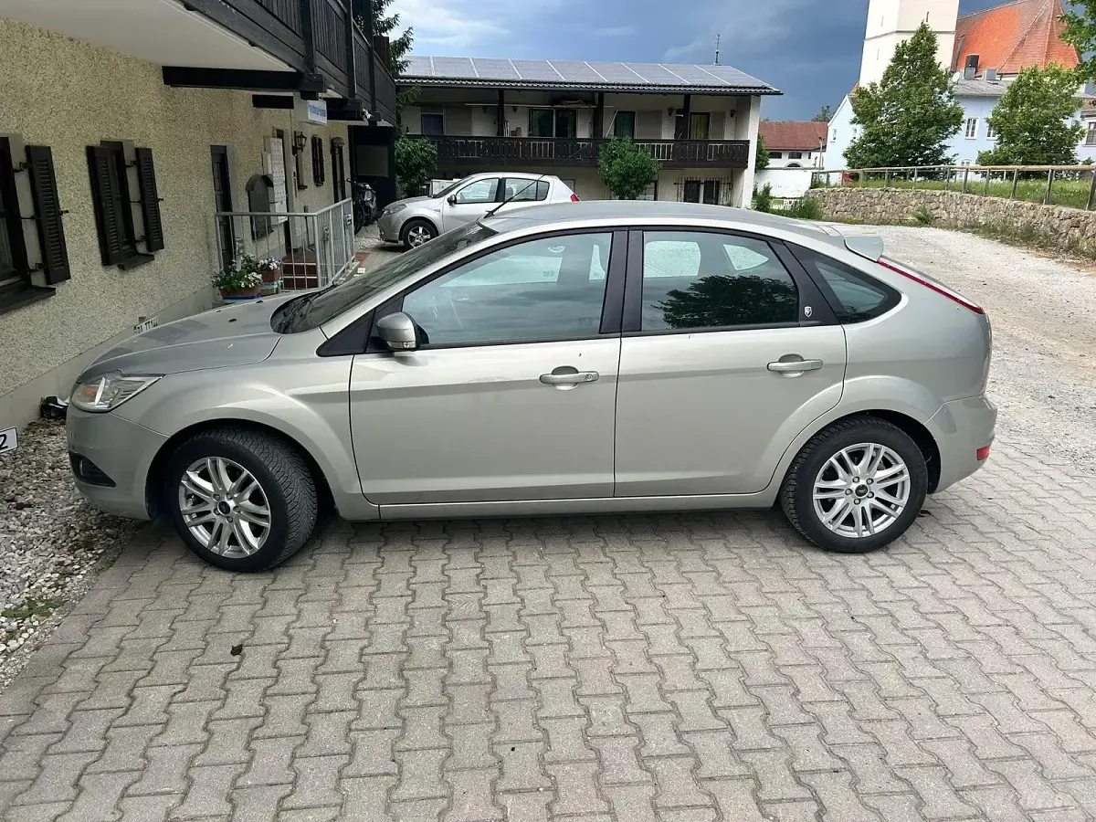 Gebraucht Ford Focus Ghia 101 PS (74 kW) 2009 Beige Limousine