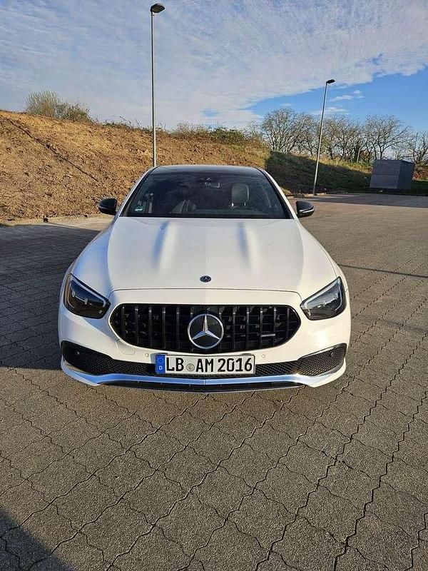 Weiß Gebraucht 2020 Mercedes E220 Avantgarde Limousine | 29.900 € (Etwas zu teuer) - Bild 1/4