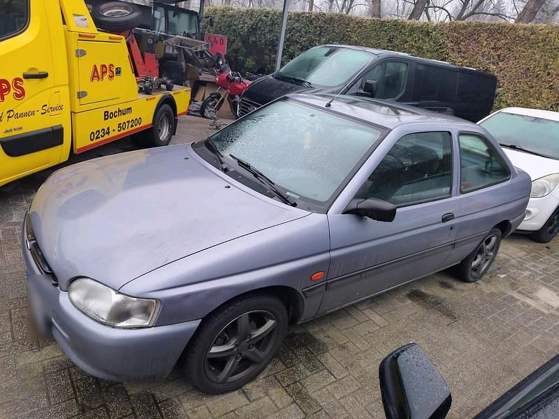 Gebraucht Ford Escort 80 PS (58 kW) 1990 Grau Limousine