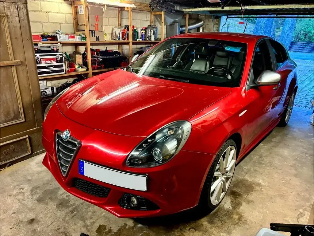 Gebraucht Alfa Romeo Giulietta 136 PS (100 kW) 2011 Rot Kleinwagen
