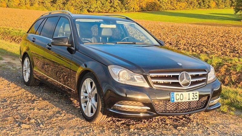 Schwarz Gebraucht 2012 Mercedes C350 Avantgarde Kombi | 9.999 € (Fairer Preis) - Bild 1/4