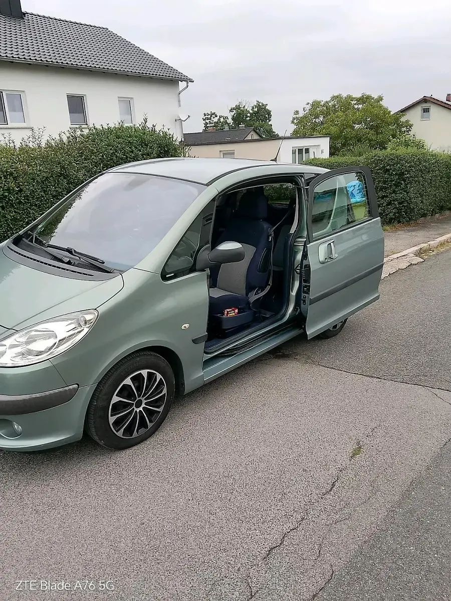 Gebraucht Peugeot 1007 75 PS (55 kW) 2006 Grün Van / Kleinbus