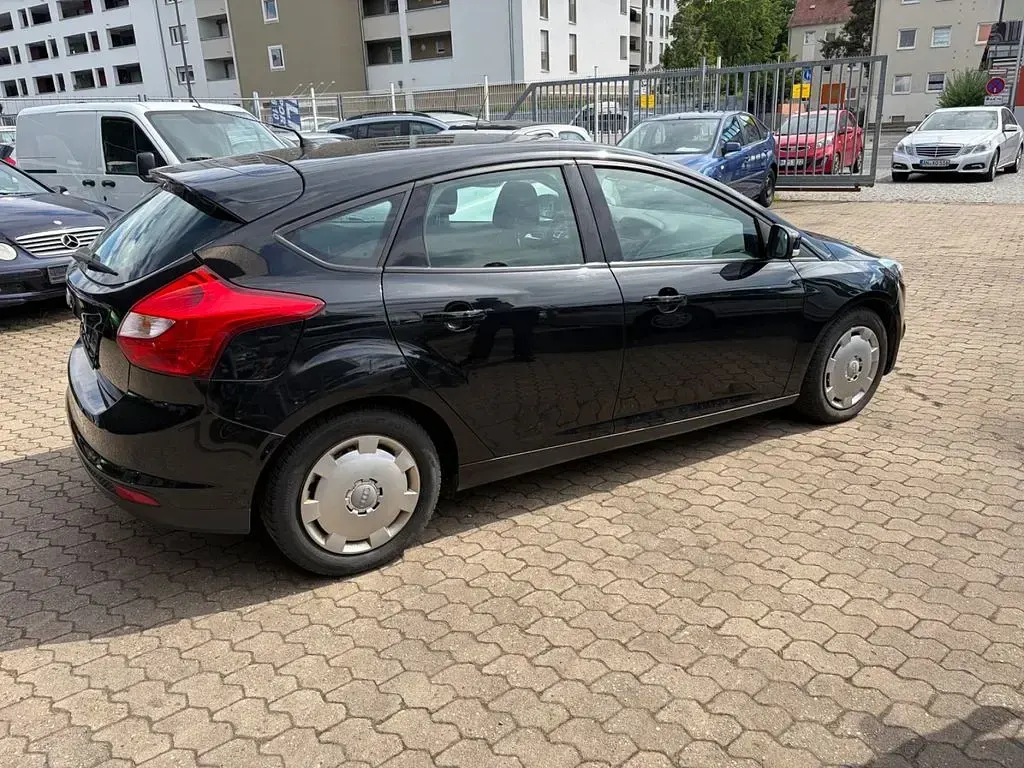 Gebraucht Ford Focus Trend 95 PS (69 kW) 2011 Schwarz Limousine