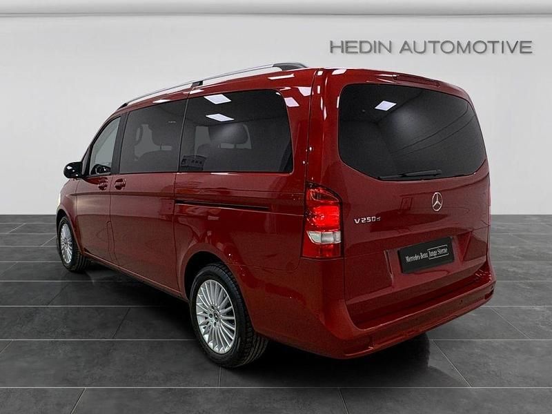 Gebraucht Mercedes V250 190 PS (139 kW) 2024 Rot Van / Kleinbus
