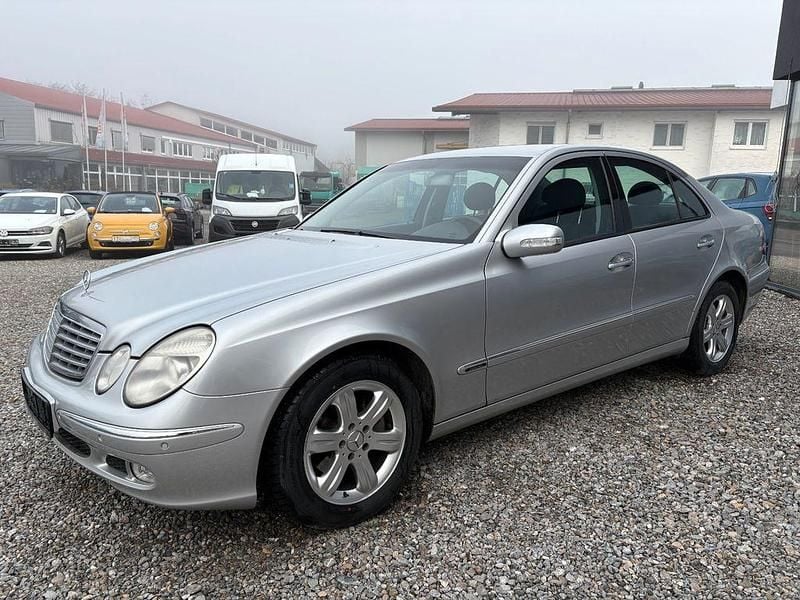 Gebraucht Mercedes E220 150 PS (110 kW) 2003 Silber Limousine