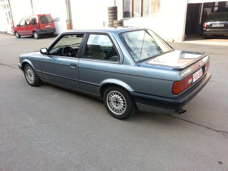 Blau Gebraucht 1990 BMW 335 Coupé | 6.900 € - Bild 1/4
