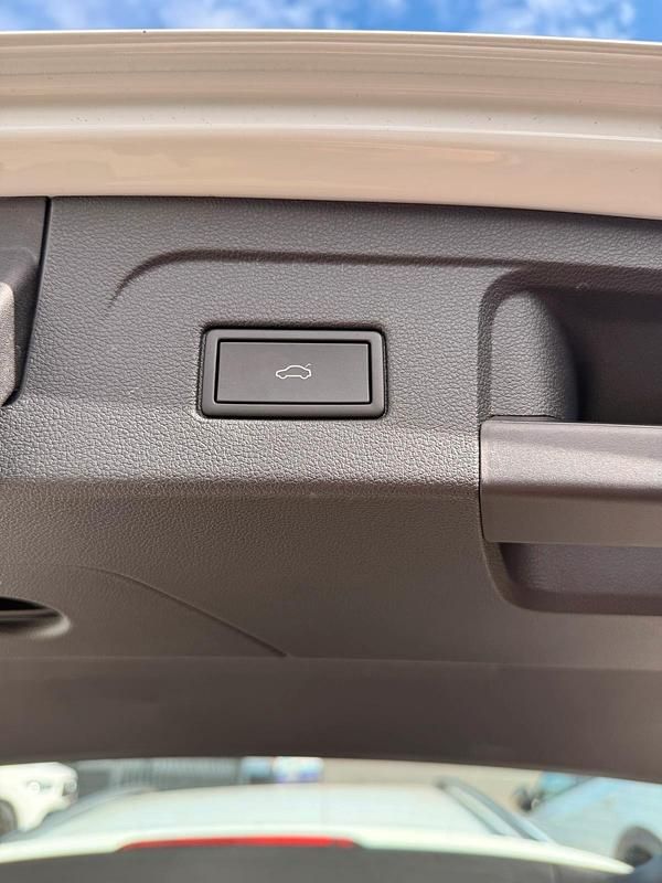 Gebraucht VW Touran 150 PS (110 kW) 2024 Weiß Van / Kleinbus