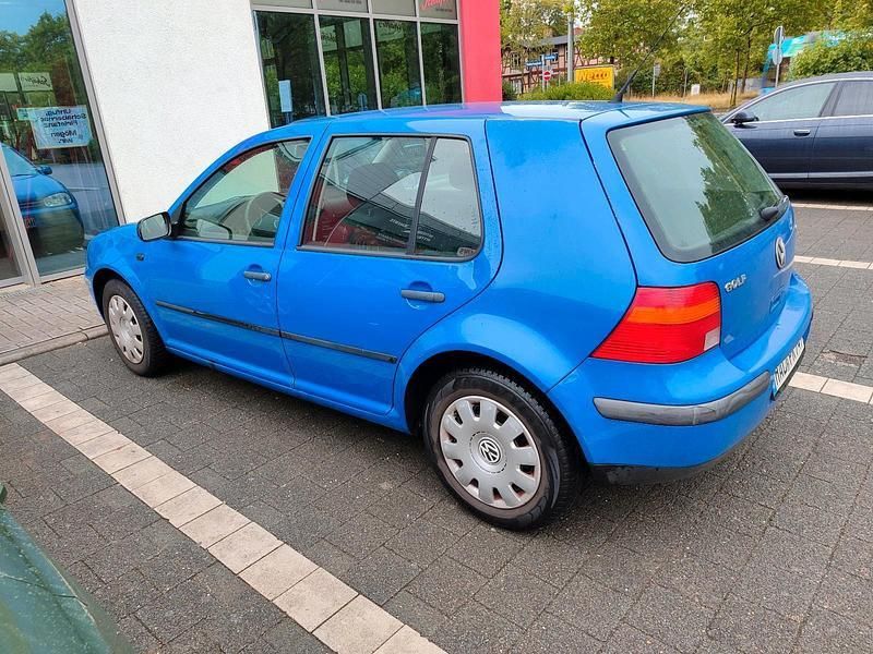 Blau Gebraucht 2002 VW Golf IV Limousine | 1.850 € (Etwas zu teuer) - Bild 1/4