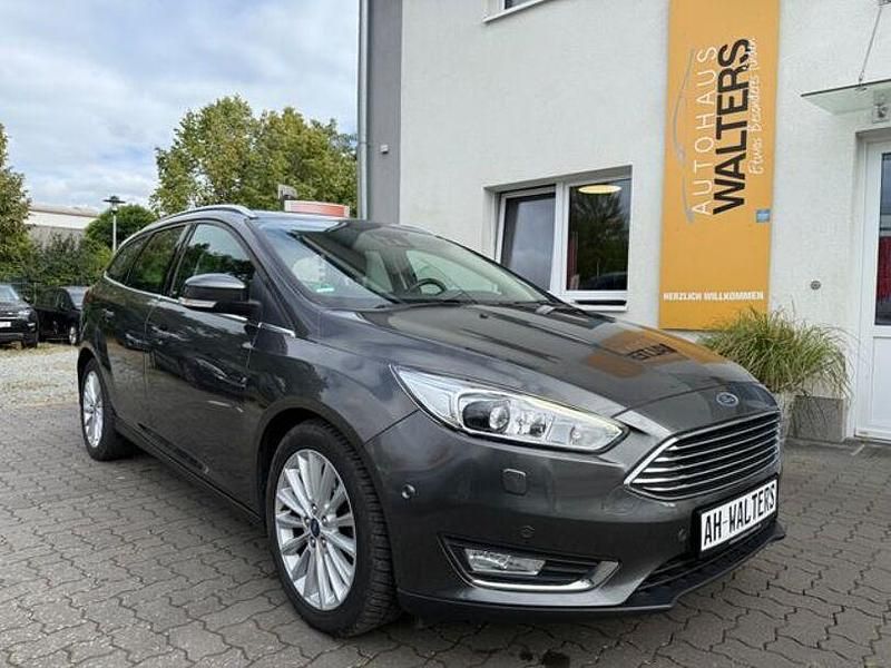 Grau Gebraucht 2018 Ford Focus Titanium Kombi | 15.885 € (Fairer Preis) - Bild 1/4