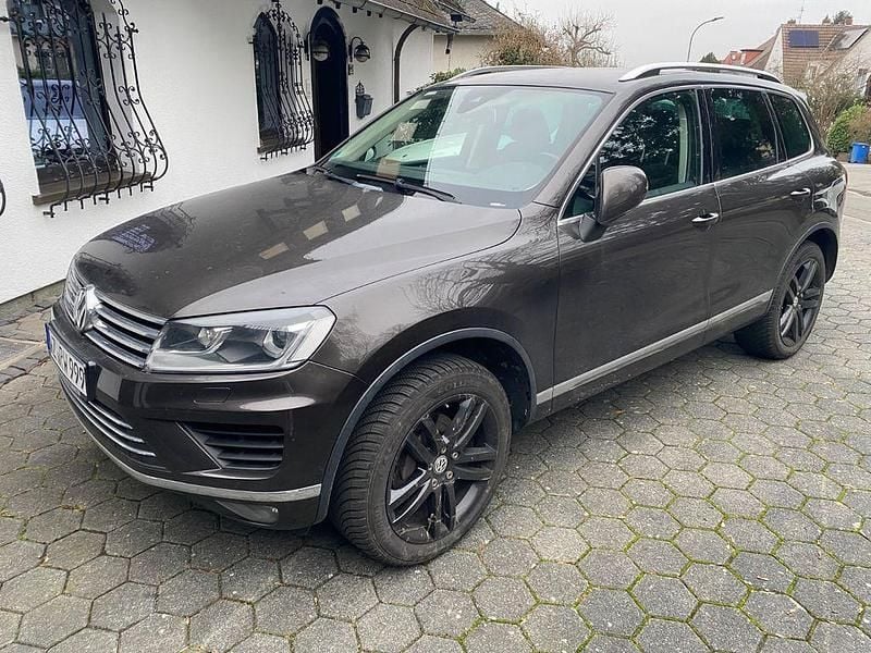 Braun Gebraucht 2015 VW Touareg Exclusive SUV | 17.990 € (Guter Preis) - Bild 1/4