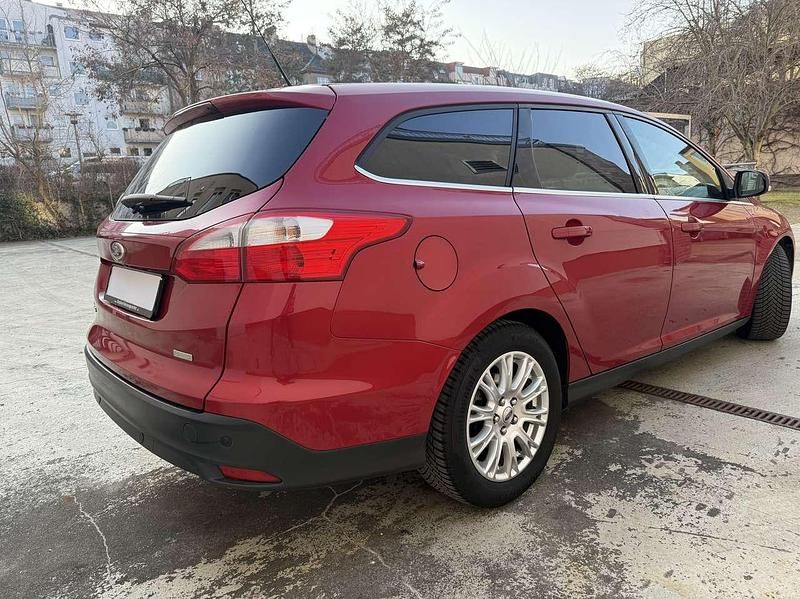 Gebraucht Ford Focus Titanium 125 PS (91 kW) 2014 Candyrot metallic Kombi