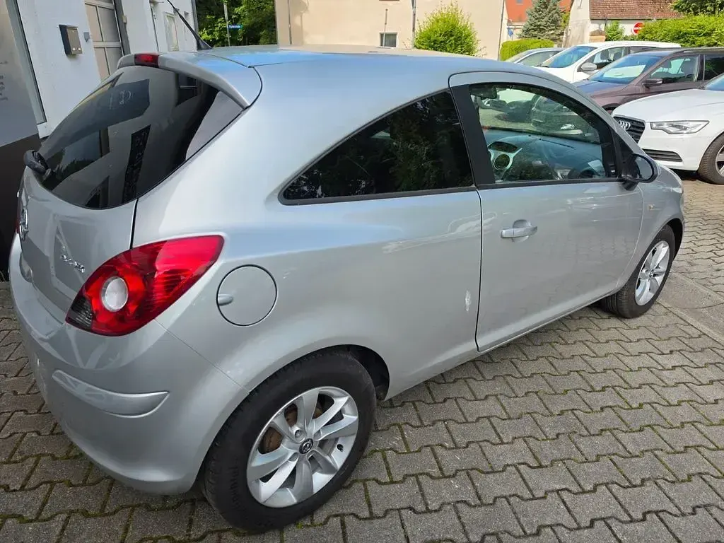 Gebraucht Opel Corsa 69 PS (50 kW) 2012 Silber Kleinwagen