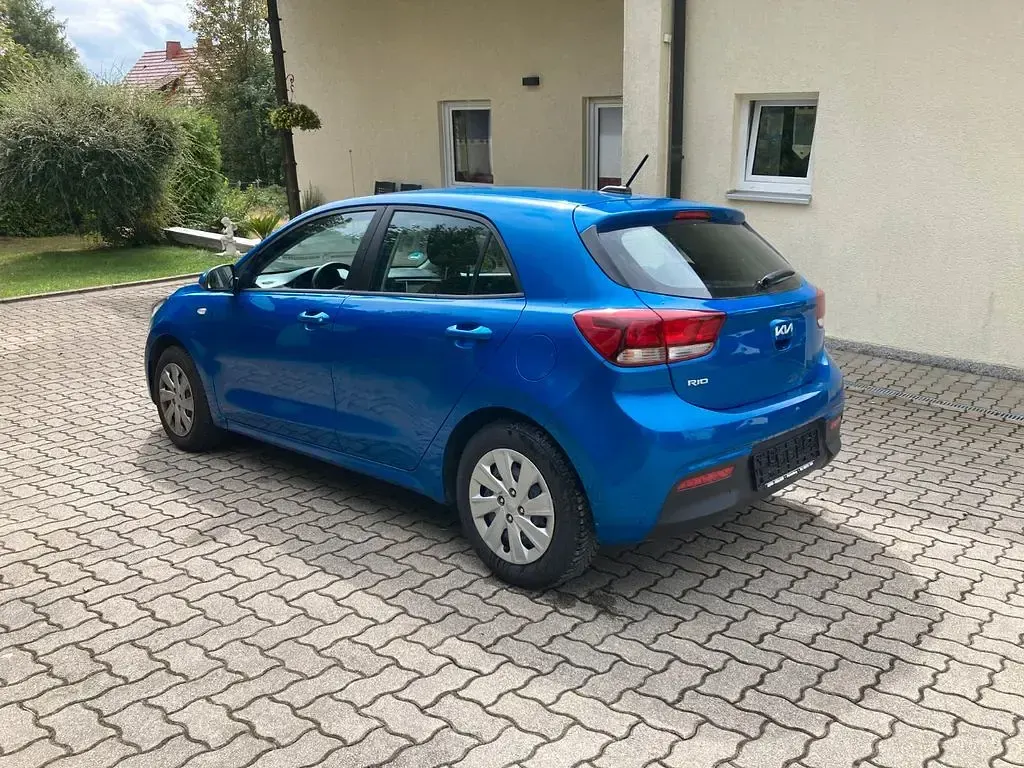 Gebraucht Kia Rio Edition 7 84 PS (61 kW) 2023 Blau Limousine