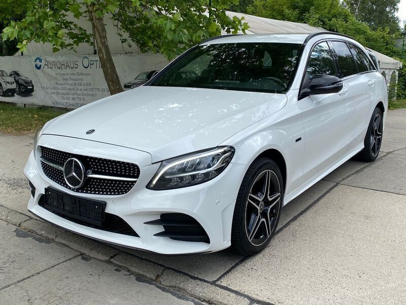 Weiß Gebraucht 2019 Mercedes C300e AMG Limousine | 19.800 € (Fairer Preis) - Bild 1/4