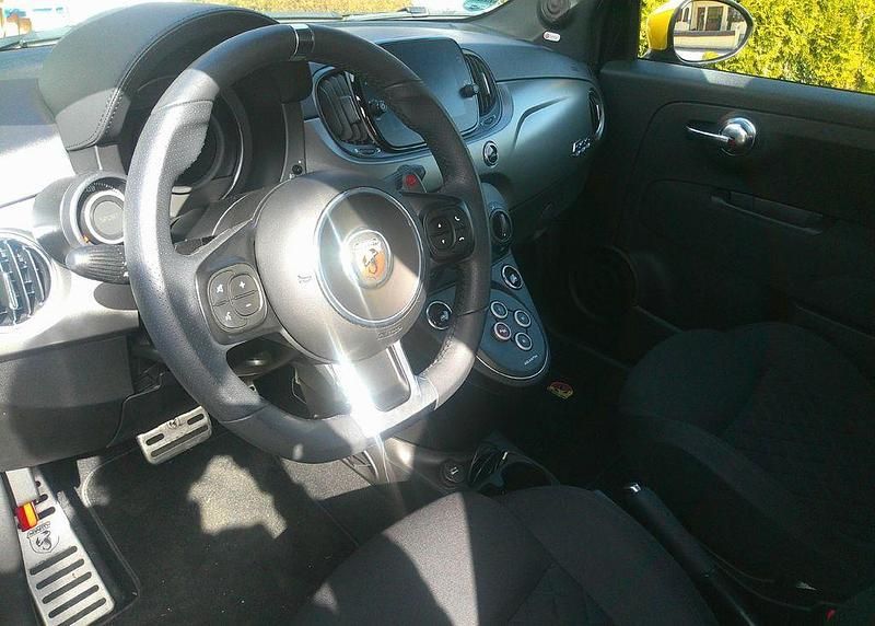 Gebraucht Abarth 595C 165 PS (121 kW) 2023 Schwarz Cabrio