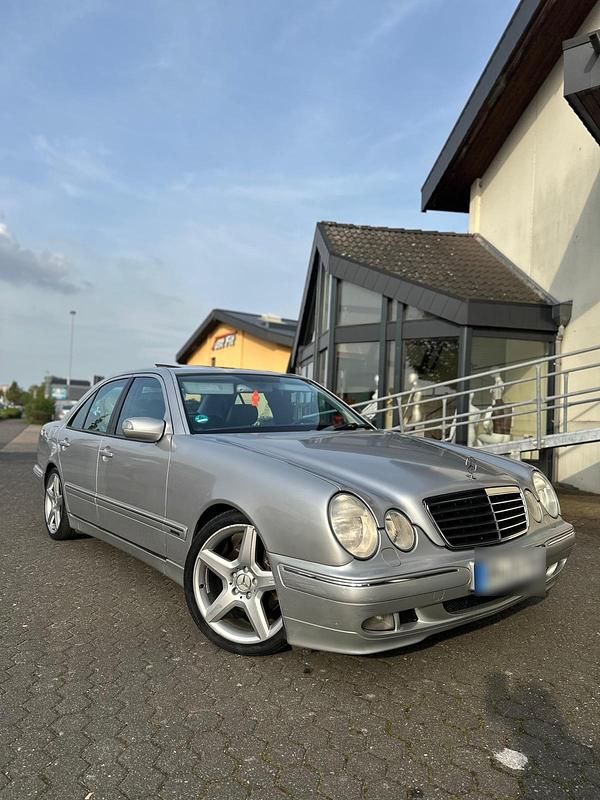 Second-hand Mercedes E280 204 CP (150 kW) 2000 Argintiu Berlinǎ