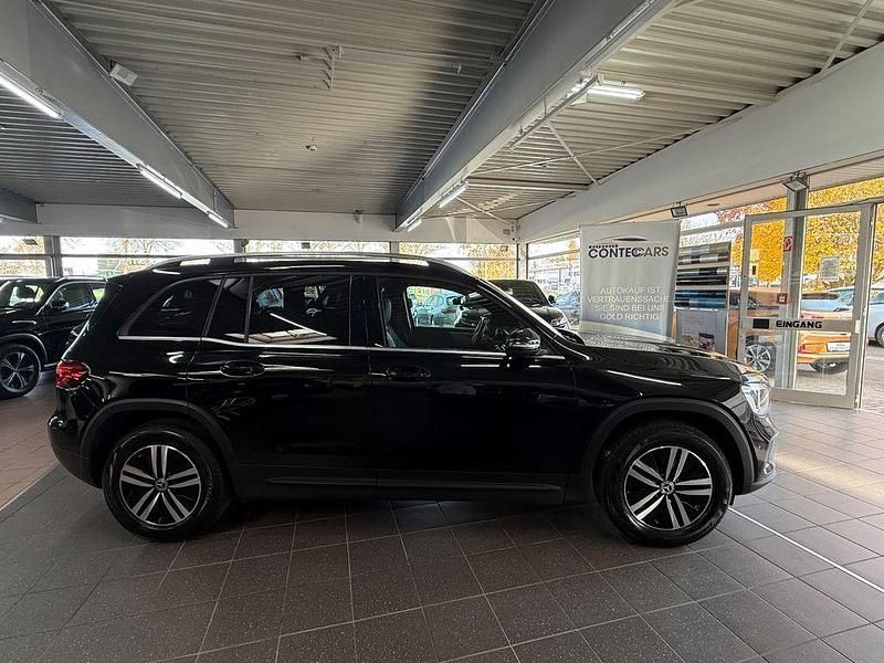 Nachtschwarz Gebraucht 2022 Mercedes GLB180 Style SUV | 27.700 € (Fairer Preis) - Bild 1/4