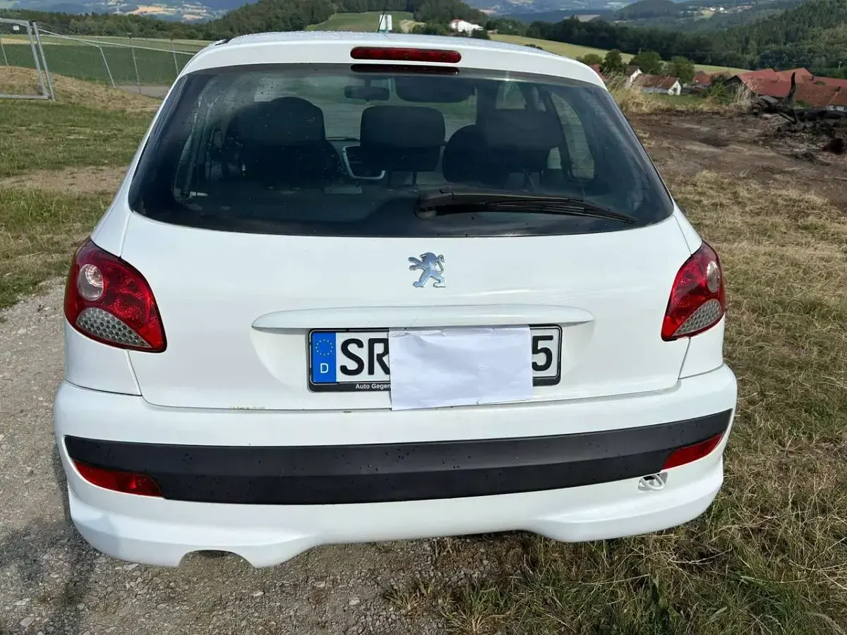 Gebraucht Peugeot 206 75 PS (55 kW) 2009 Weiß Limousine