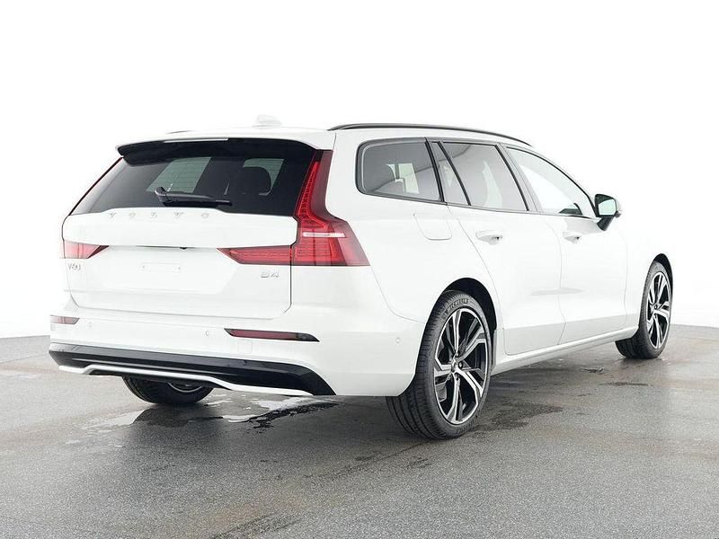 Gebraucht Volvo V60 Plus 197 PS (144 kW) 2025 Weiß Kombi