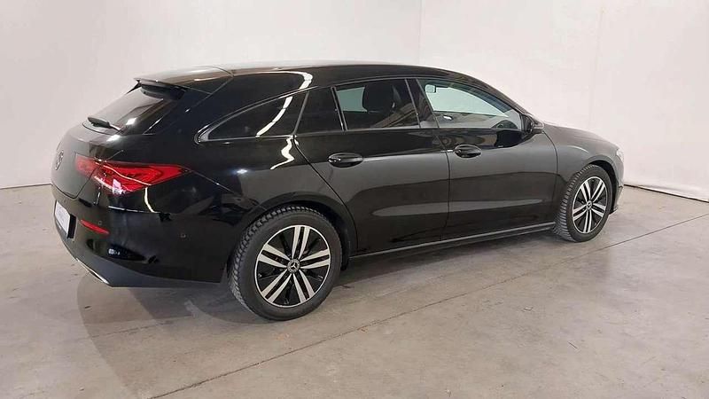 Gebraucht Mercedes CLA200 Shooting Brake Progressive 150 PS (110 kW) 2022 Nachtschwarz  unilack Kombi