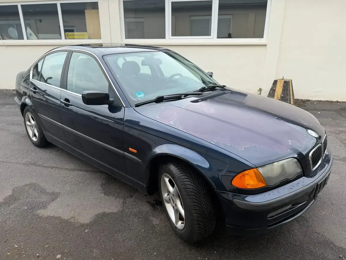 Używany BMW 320 150 KM (110 kW) 1999 Niebieski Sedan/Limuzyna