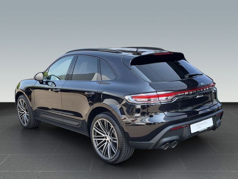 Gebraucht Porsche Macan 265 PS (194 kW) 2023 Tiefschwarzmetallic SUV