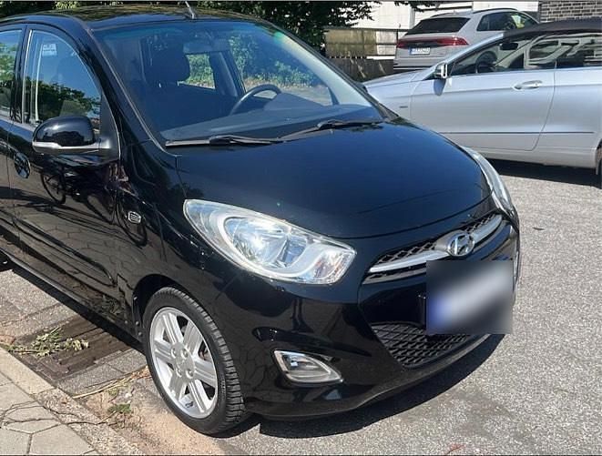 Gebraucht Hyundai i10 69 PS (50 kW) 2012 Schwarz Kleinwagen