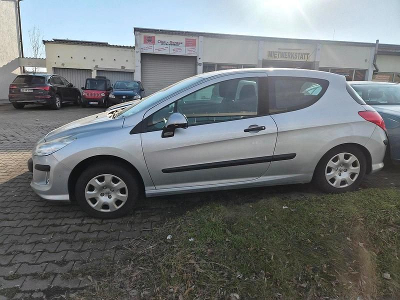 Gebraucht Peugeot 308 95 PS (69 kW) 2010 Silber Limousine
