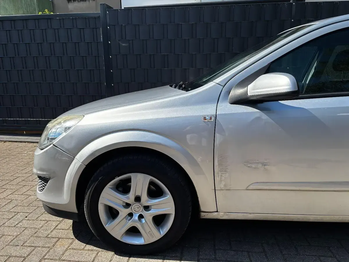 Gebraucht Opel Astra Edition 116 PS (85 kW) 2009 Silber Limousine