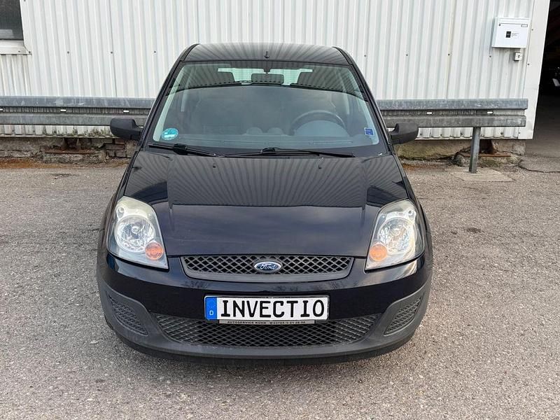 Gebraucht Ford Fiesta Basis 60 PS (44 kW) 2006 Blau Kleinwagen