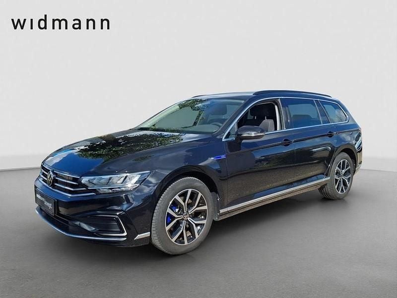 Schwarz metallic Gebraucht 2021 VW Passat GTE Kombi | 23.850 € (Superpreis) - Bild 1/4