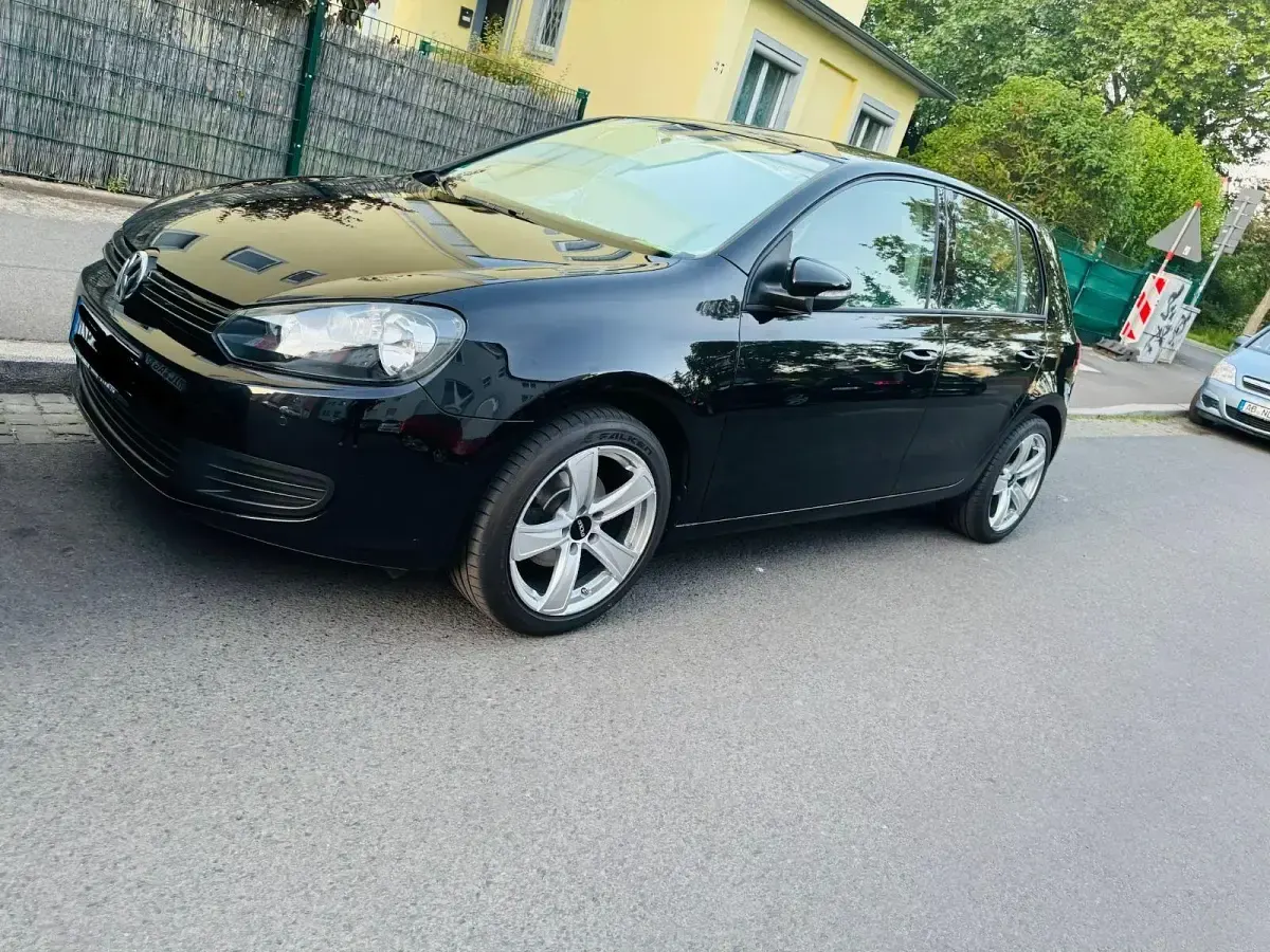 Gebraucht VW Golf VI Team 102 PS (75 kW) 2010 Schwarz Kleinwagen