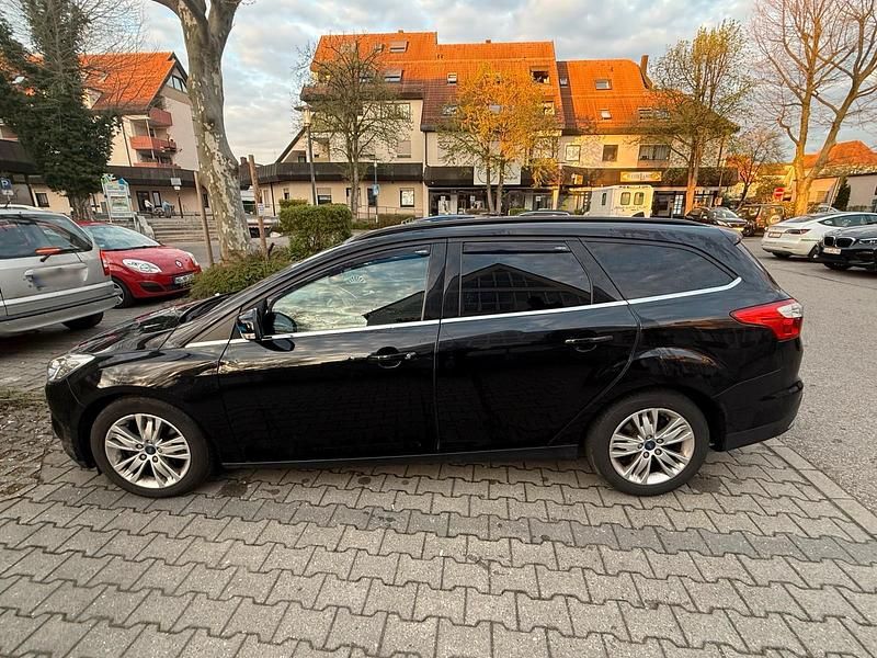 Gebraucht Ford Focus 116 PS (85 kW) 2012 Schwarz Kombi