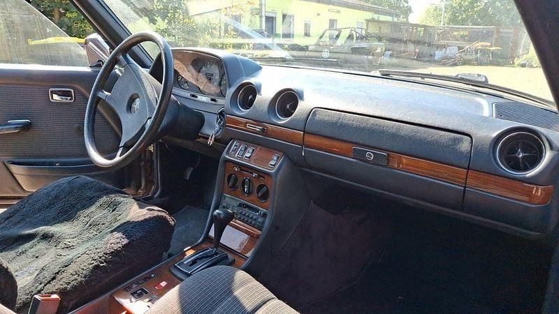 Schwarz Gebraucht 1985 Mercedes 230 Coupé | 8.000 € - Bild 1/4