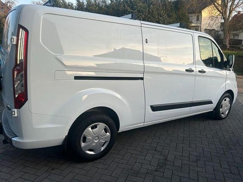 Second-hand Ford Transit Custom 131 CP (96 kW) 2023 Alb Monovolum