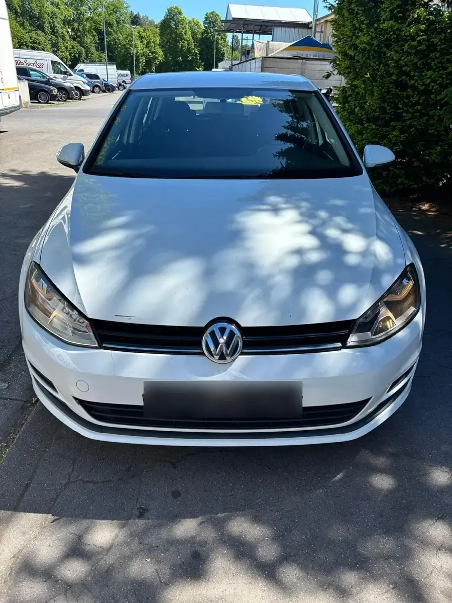 Gebraucht VW Golf VII 110 PS (80 kW) 2016 Weiß Limousine