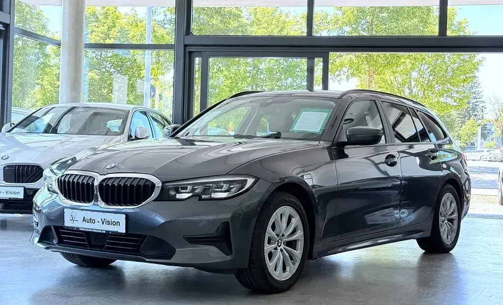 Gebraucht BMW 318 Advantage 150 PS (110 kW) 2020 Grau Limousine