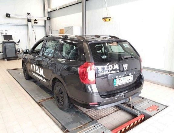 Gebraucht Dacia Logan 90 PS (66 kW) 2014 Schwarz Limousine