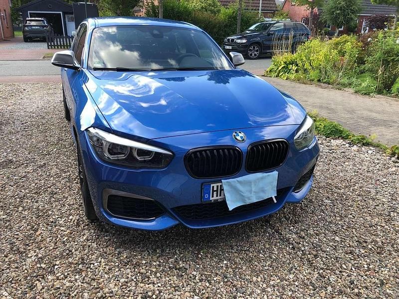 Blau Gebraucht 2018 BMW M140 M Sport Limousine | 35.500 € (Fairer Preis) - Bild 1/4