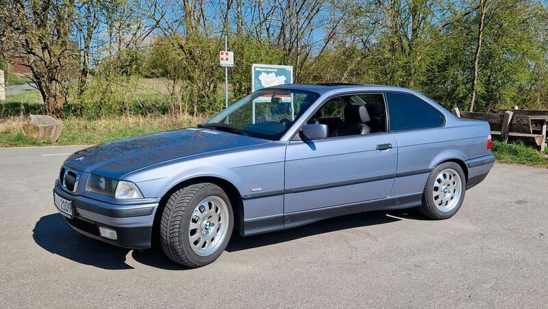Blau Gebraucht 1997 BMW 316 Sport Line Coupé | 6.800 € - Bild 1/4