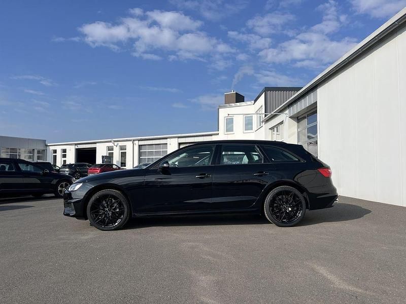 Gebraucht Audi A4 Advanced 204 PS (150 kW) 2022 Schwarz Kombi