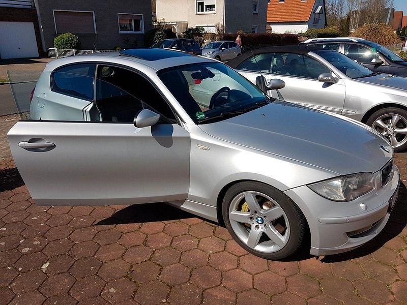 Second-hand BMW 120 Performance 170 CP (125 kW) 2008 Argintiu Hatchback