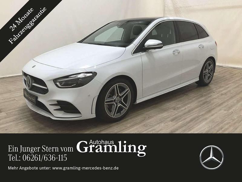 Digitalweiß (metallic) Gebraucht 2023 Mercedes B220 AMG Van / Kleinbus | 41.999 € (Teuer) - Bild 1/4