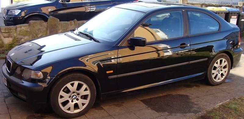 Schwarz Gebraucht 2004 BMW 116 Kleinwagen | 1.850 € - Bild 1/4
