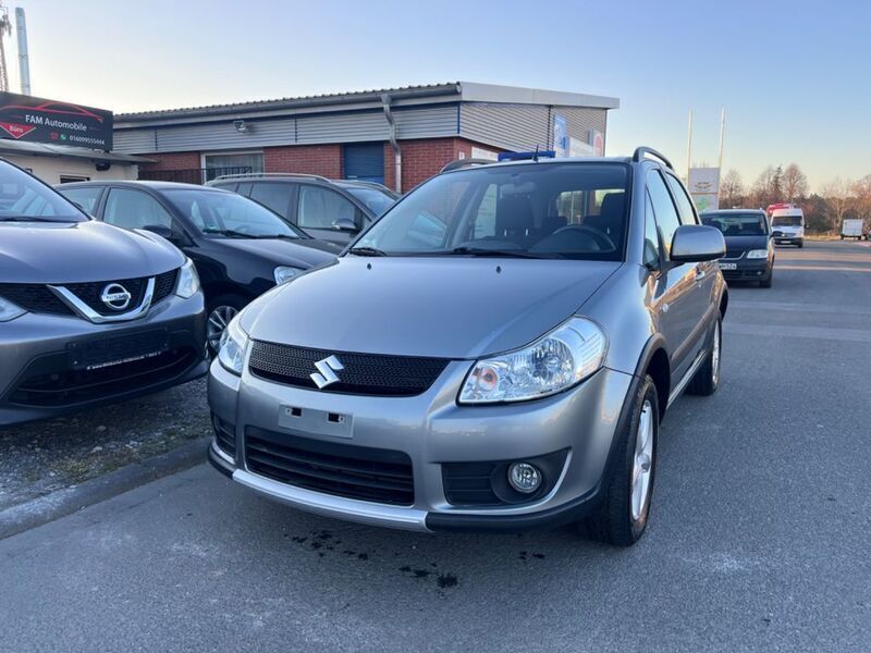 Grau Gebraucht 2008 Suzuki SX4 Club Limousine | 5.890 € (Etwas zu teuer) - Bild 1/4