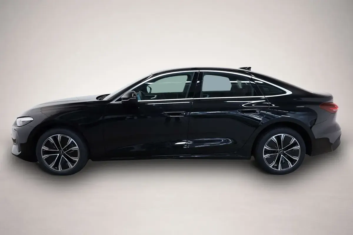 Gebraucht Audi A5 Basis 204 PS (150 kW) 2025 Mythosschwarz metallic Limousine